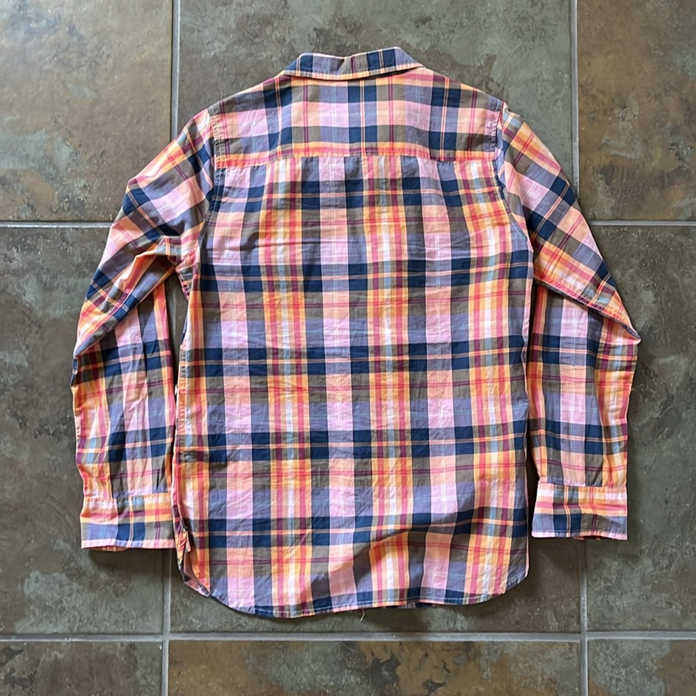 Gap women’s boyfriend fit multicolor plaid button down shirt, good condition - Picture 7 of 7